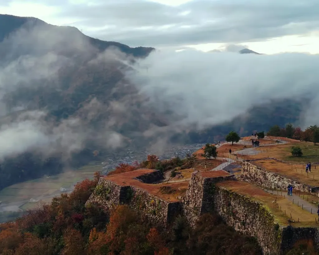 Hyogo: Takeda Castle “Castle in Sky” Mountain Hiking Tour#2