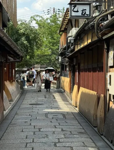 Kyoto: Meditate at Kenninji, Make a Wish at Yasui Konpiragu