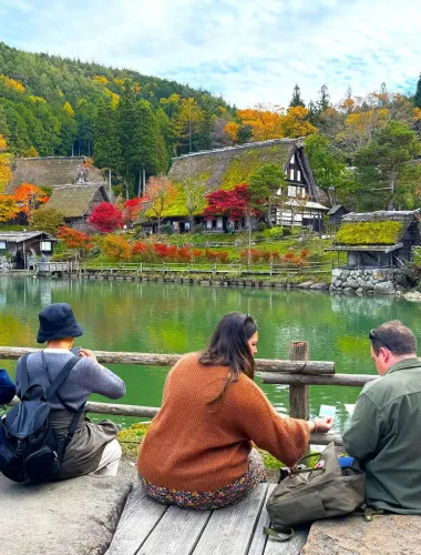 Takayama: Hida Folk Village Guided Tour with Bus Transfer