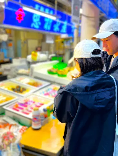Kanazawa: 2-Hour Private Tour of Omicho Market with Tastings