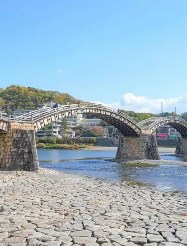 Kintai-Kyo Bridge and Iwakuni Castle with local guide 3h