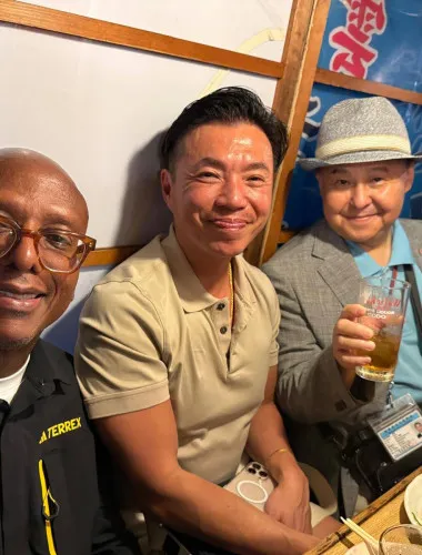 Fukuoka: Tenjin Area Drink & Food Tour with Local Guide