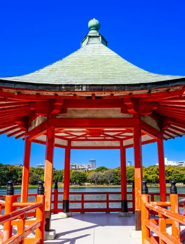 Fukuoka: Ohori Park Walking Tour with Guide