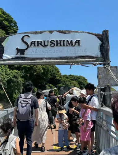 Yokosuka: Guided Island Tour to Sarushima’s Forgotten Port