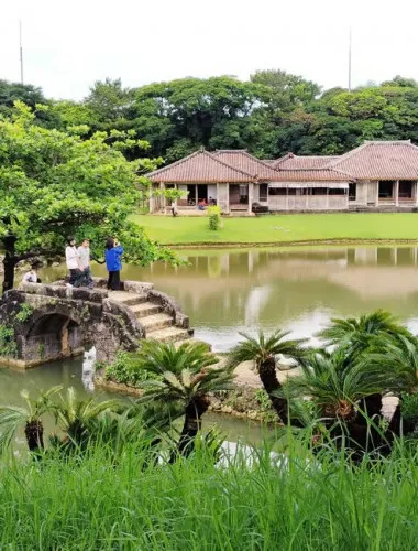 Okinawa: Shikinaen Royal Garden Guided Tour – UNESCO Site