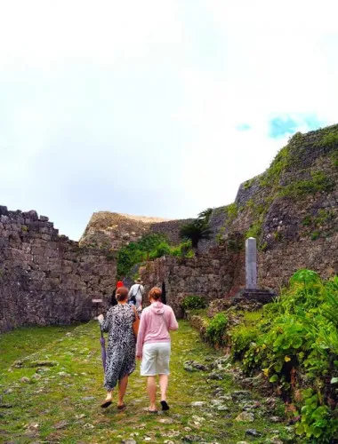Okinawa: Nakagusuku Castle Views and Legends Tour (1.5h)