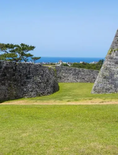 Okinawa: Zakimi Castle and Yuntanza Museum Heritage Tour