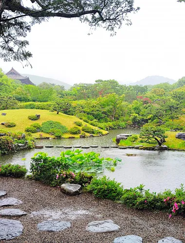 Nara: Isuien Garden Tour with Matcha Tea Experience