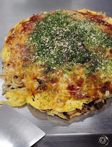 Hiroshima: Enjoy Okonomiyaki at Okonomi-mura