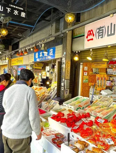 Sapporo: Nijo Market Guided Tour with Seafood Meal