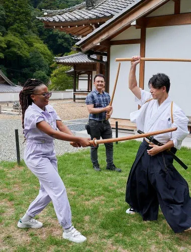 Osaka: Samurai Sword Experience at Historic Kōzu Shrine